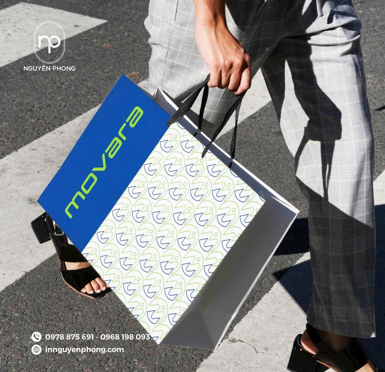 Mẫu túi giấy đựng áo dài sáng tạo 